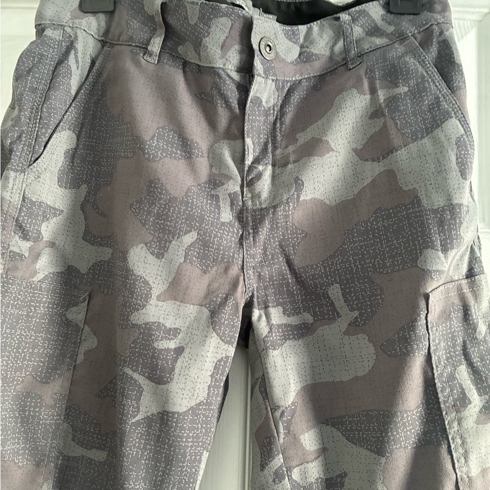 Prana Women’s Gray Camo Cargo Pants Size 6 - Picture 3 of 5